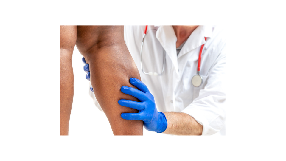 Doctor examining a patient's cald